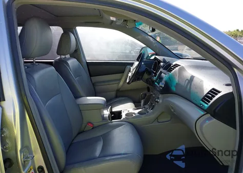 2011 Toyota Highlander Se V6 z USA, uszkodzony, nr VIN 5TDBK3EH5BS067373